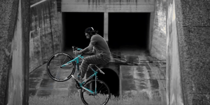 危険度高め！ロードバイクトリック動画「100 % Brumotti on Bianchi Impulso Road Bike」