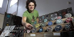 廃棄パーツをジュエリーへ  元自転車屋が作るハンドクラフト