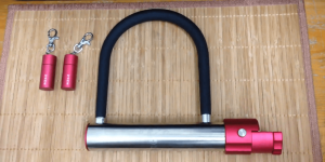 鍵穴のないU字ロックでピッキングを撃退！ガチャガチャ変形&謎の漢字が格好いい「FOREVER LOCK」